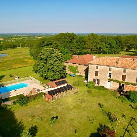 A L'Ombre Du Marronnier Gites La Peruse Luaran gambar